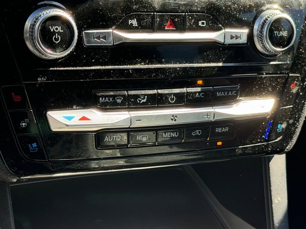 Used 2022 Ford Explorer Limited w/ Equipment Group 301A image 16