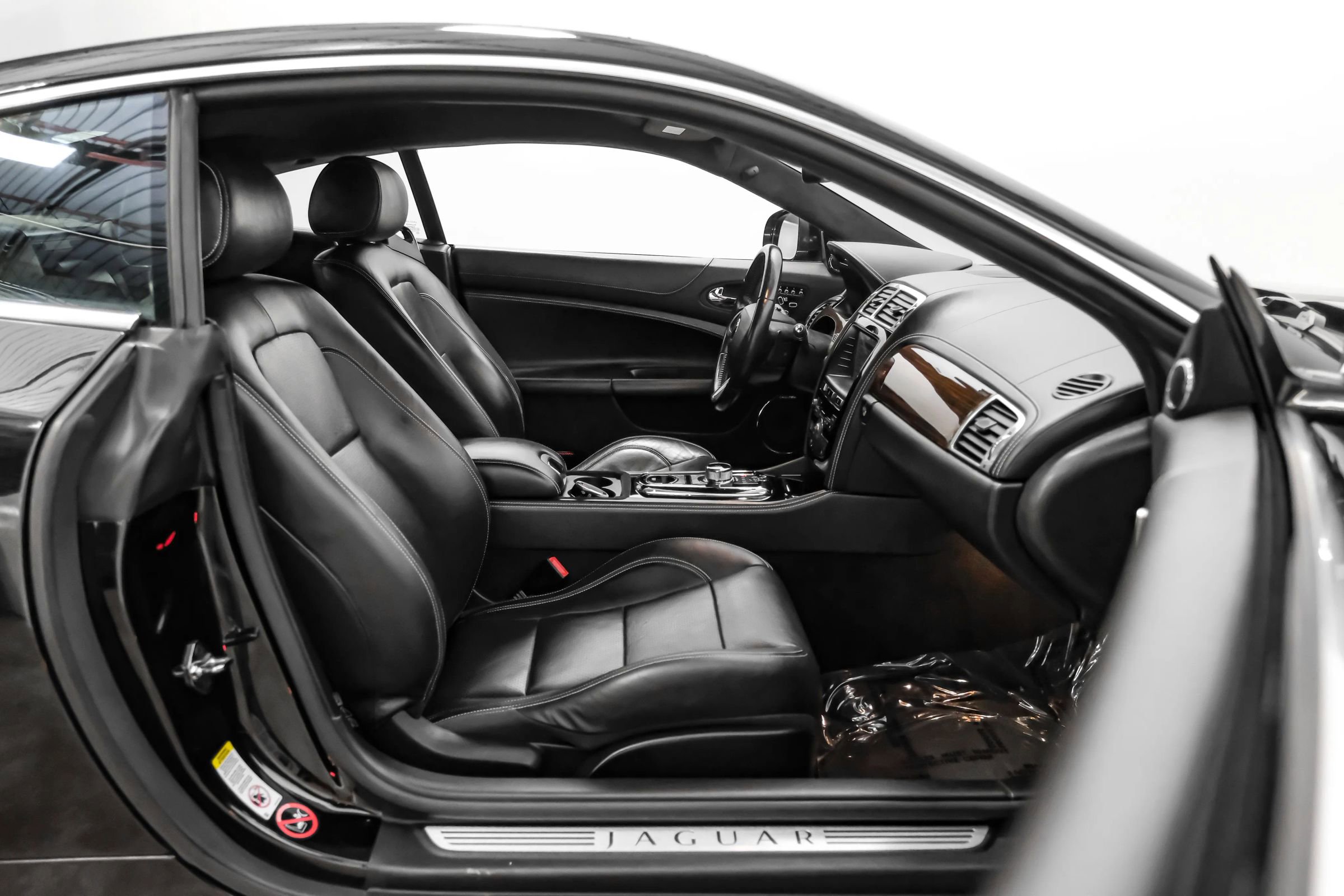 Used 2014 Jaguar XK Coupe RWD image 21
