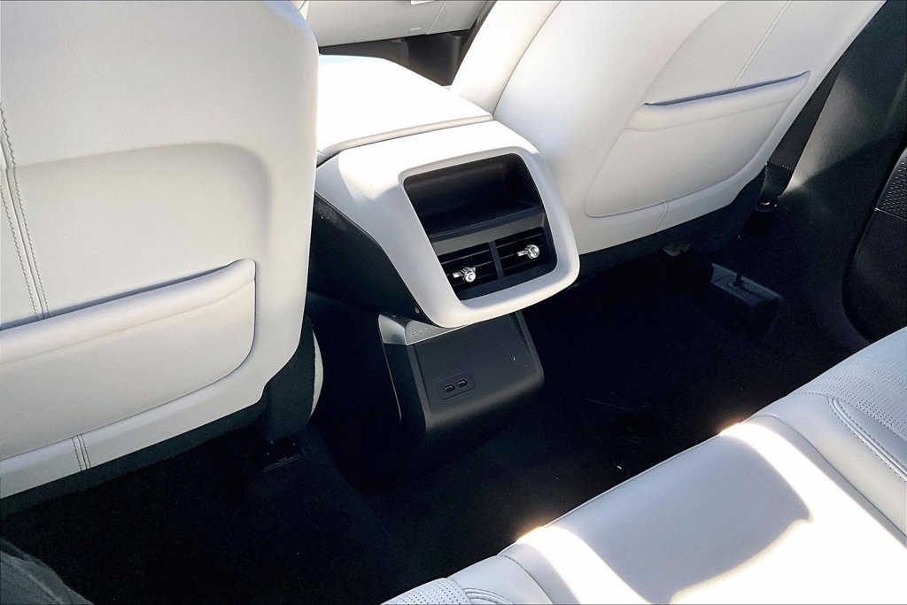 Certified 2024 Cadillac Lyriq Luxury RWD image 10