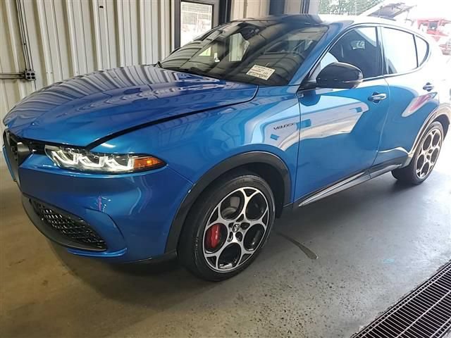 Used 2024 Alfa Romeo Tonale Veloce AWD/4WD image 1