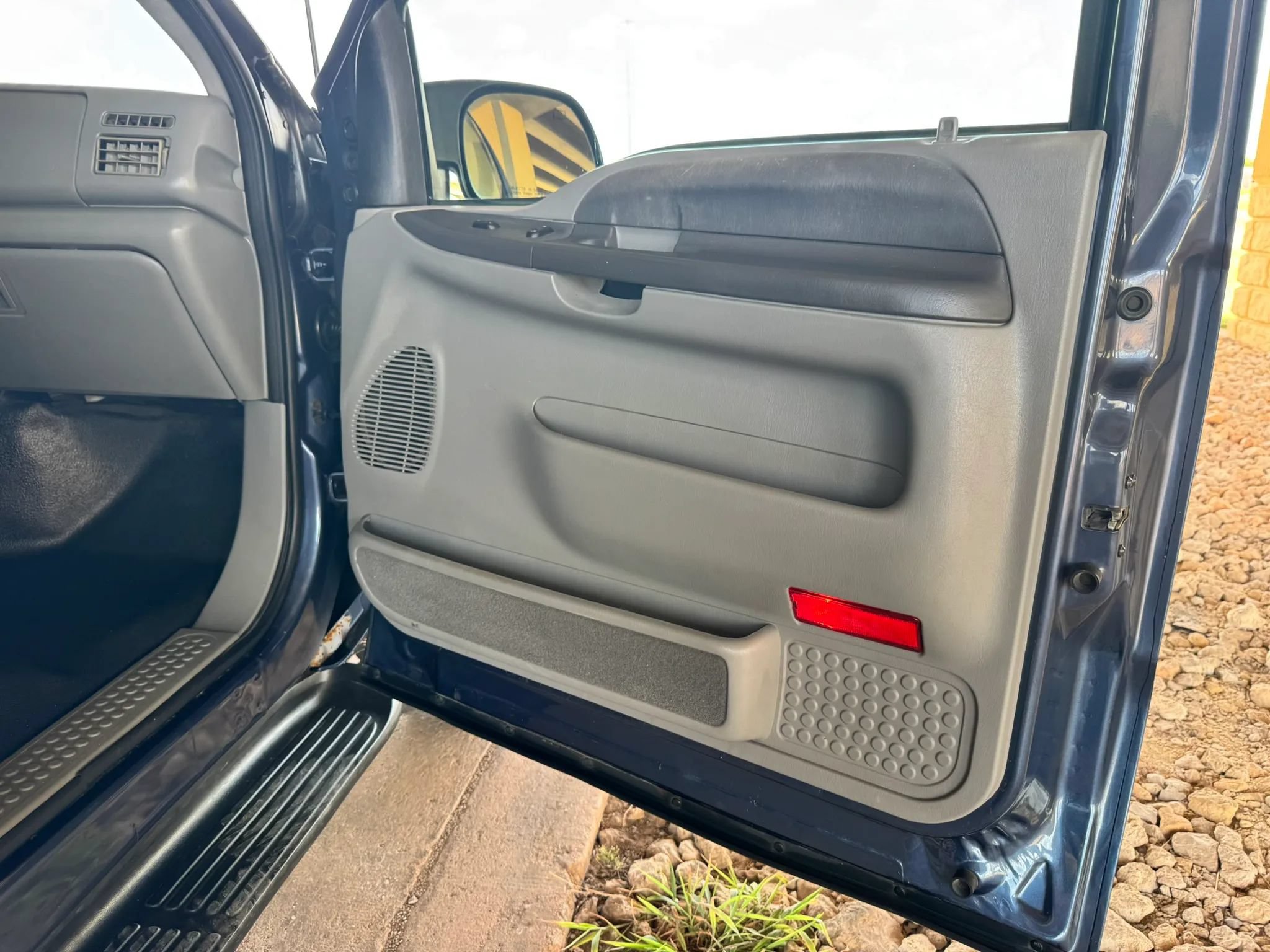 Used 2003 Ford Excursion XLT AWD/4WD image 25