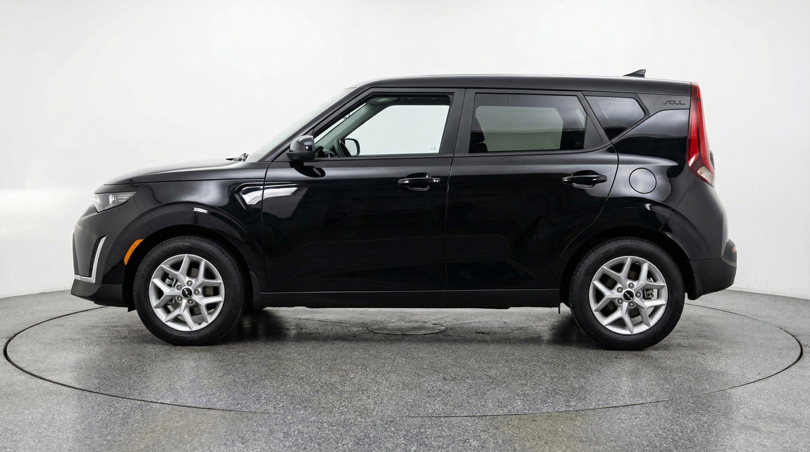 Used 2025 Kia Soul LX w/ LX Technology Package FWD image 5