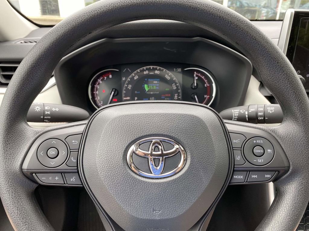 Used 2025 Toyota RAV4 XLE w/ Convenience Package FWD image 28