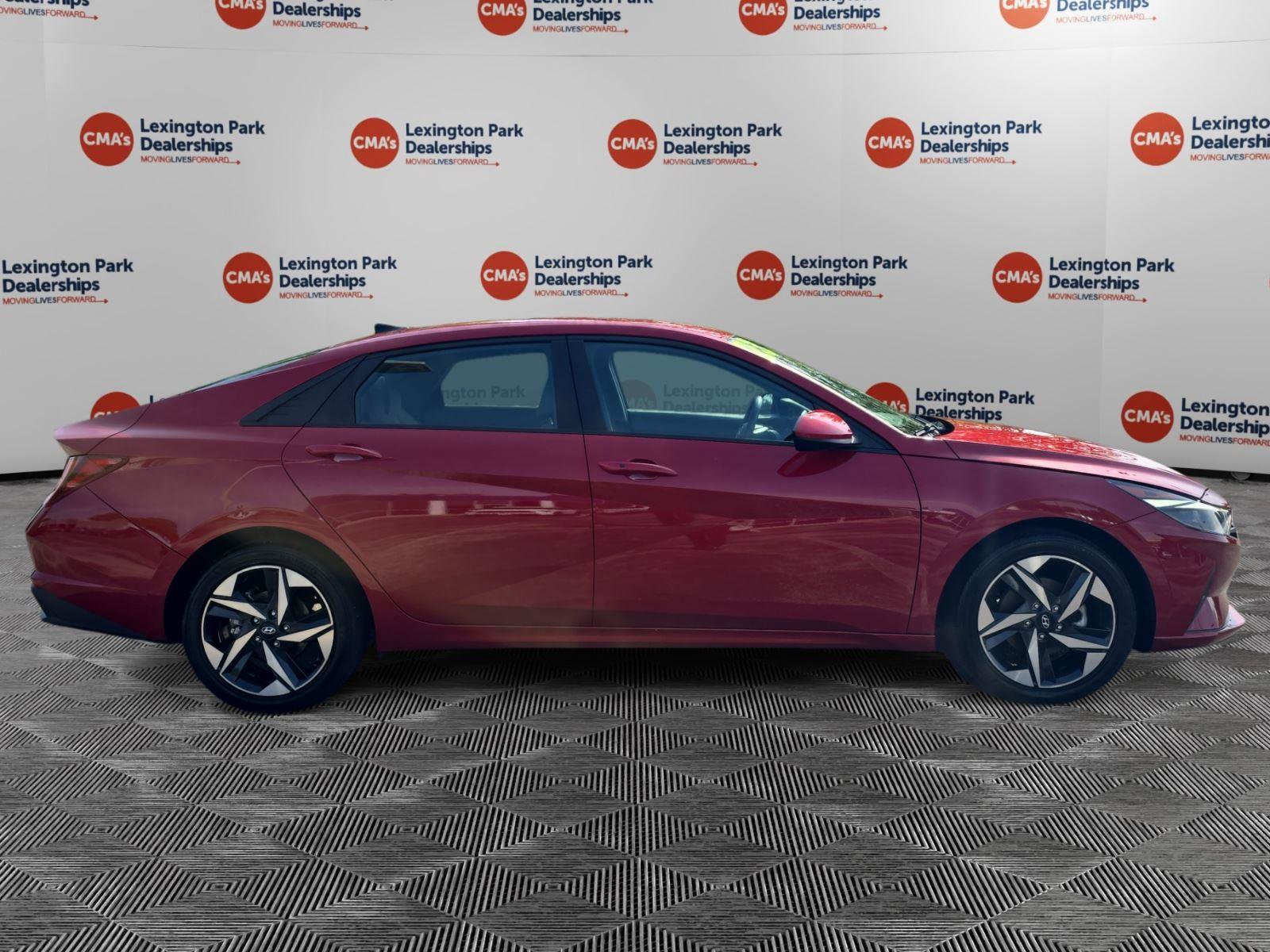 Used 2023 Hyundai Elantra SEL w/ Convenience Package FWD image 8