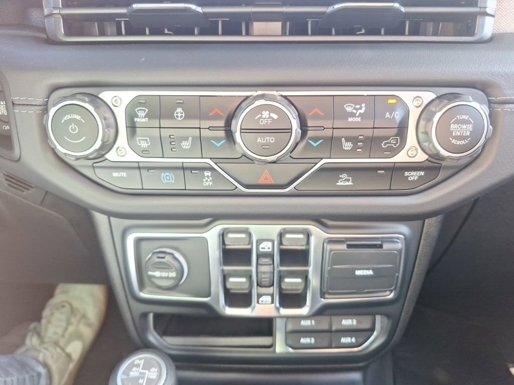 New 2025 Jeep Wrangler Unlimited Sahara image 28