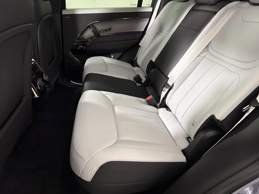 New 2027 Land Rover Range Rover Sport Dynamic SE AWD/4WD image 30