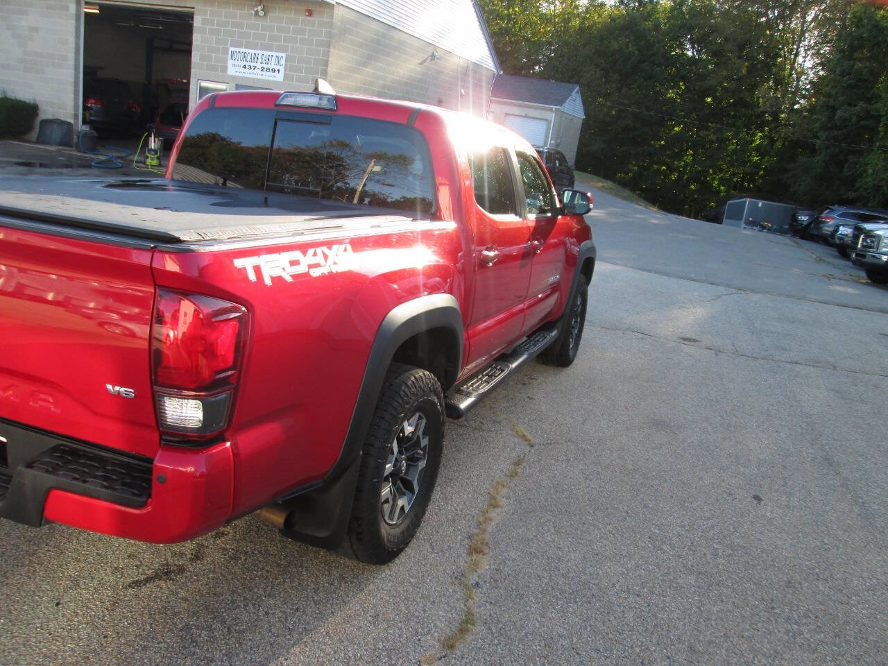 Used 2019 Toyota Tacoma TRD Off-Road image 10
