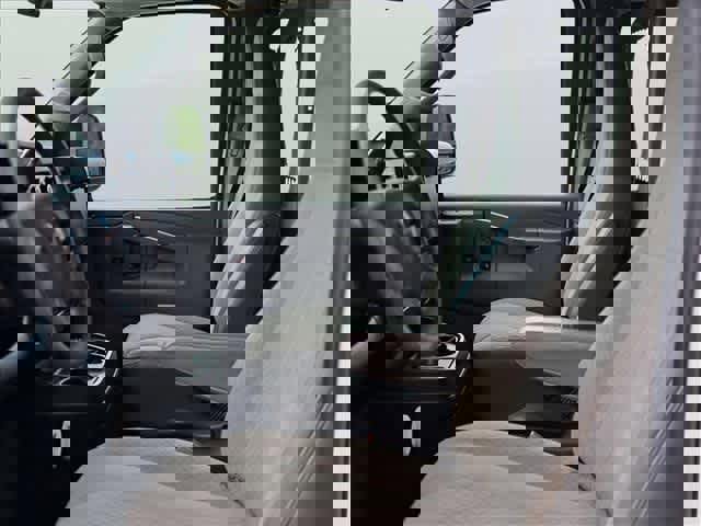 Used 2017 GMC Savana 2500 image 32