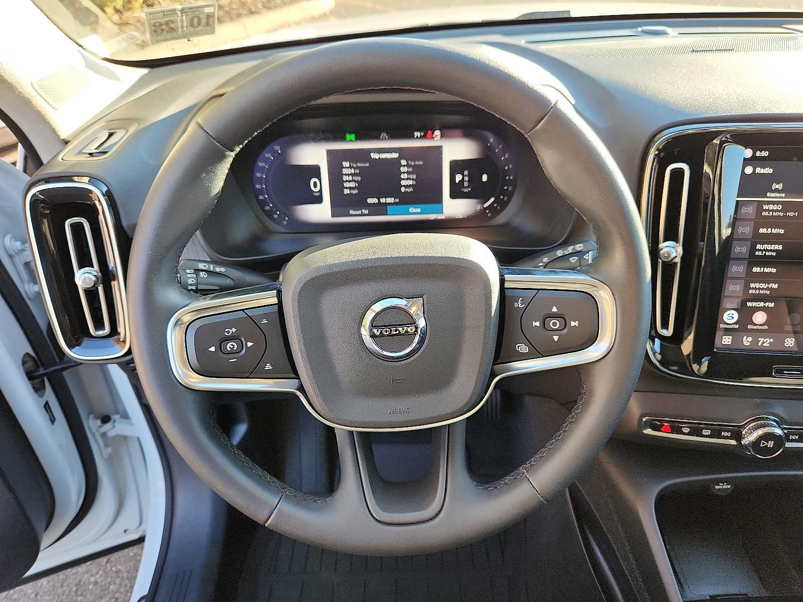 Certified 2024 Volvo XC40 B5 Plus w/ Protection Package Premier AWD/4WD image 18
