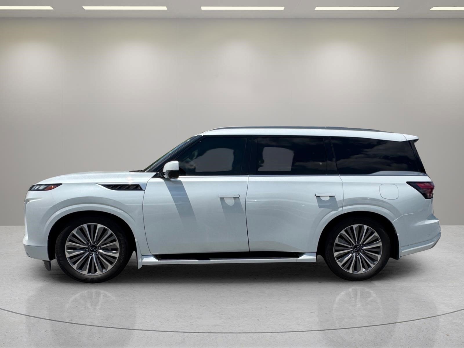 Certified 2025 INFINITI QX80 Sensory w/ Exterior Package AWD/4WD image 2