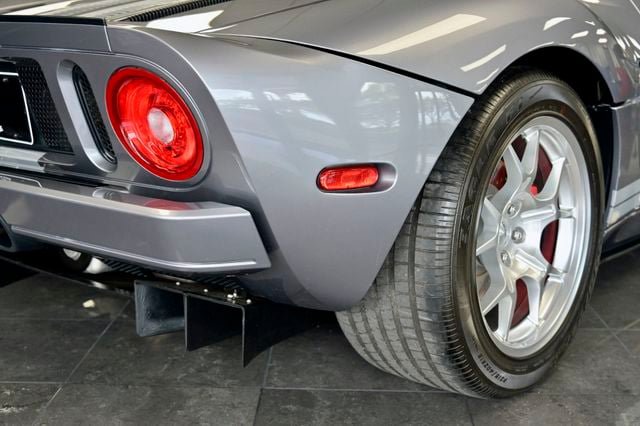 Used 2006 Ford GT RWD image 8