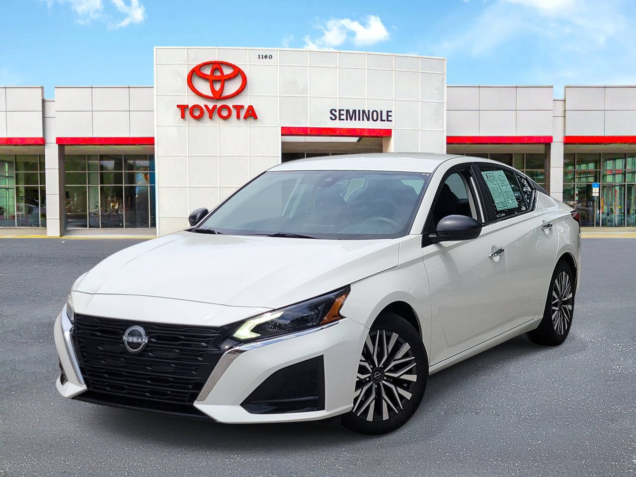 Used 2025 Nissan Altima 2.5 SV FWD image 1