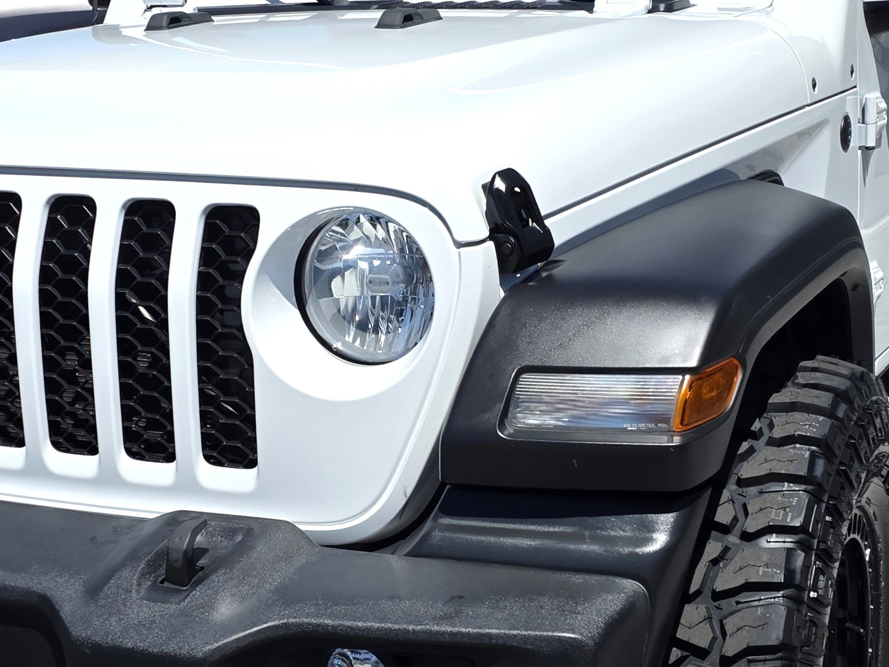 Certified 2022 Jeep Gladiator Sport AWD/4WD image 7