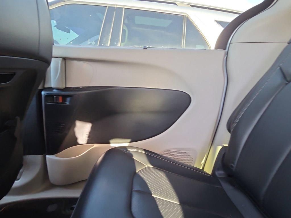 Used 2024 Chrysler Pacifica Touring-L FWD image 10
