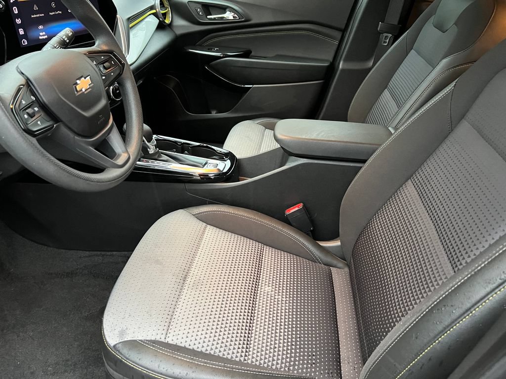 Used 2025 Chevrolet Trax LT FWD image 10