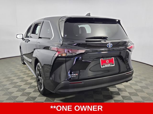 Used 2025 Toyota Sienna LE image 6