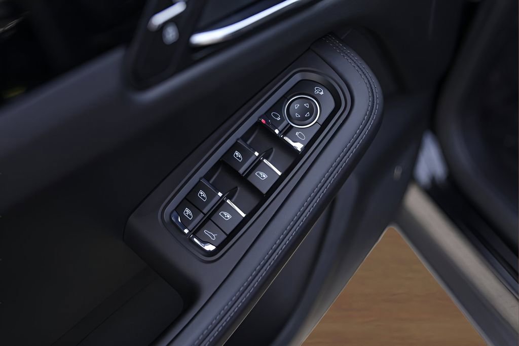 Used 2025 Porsche Macan image 23
