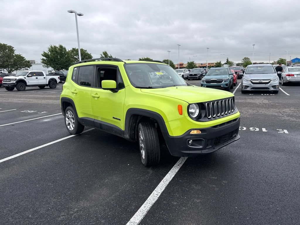 Used 2017 Jeep Renegade Latitude AWD/4WD image 9