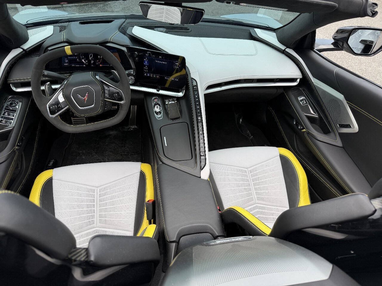 Used 2021 Chevrolet Corvette Stingray Premium Conv w/ Z51 Performance Package RWD image 24