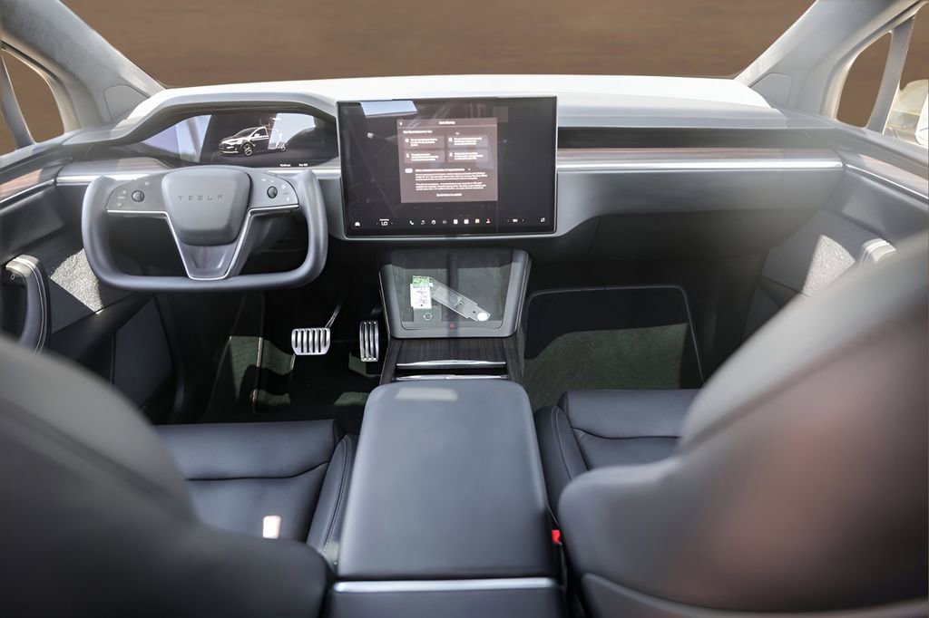 Used 2023 Tesla Model X image 24