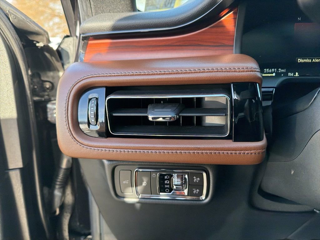 Used 2022 Lincoln Aviator Reserve w/ Equipment Group 201A AWD/4WD image 25