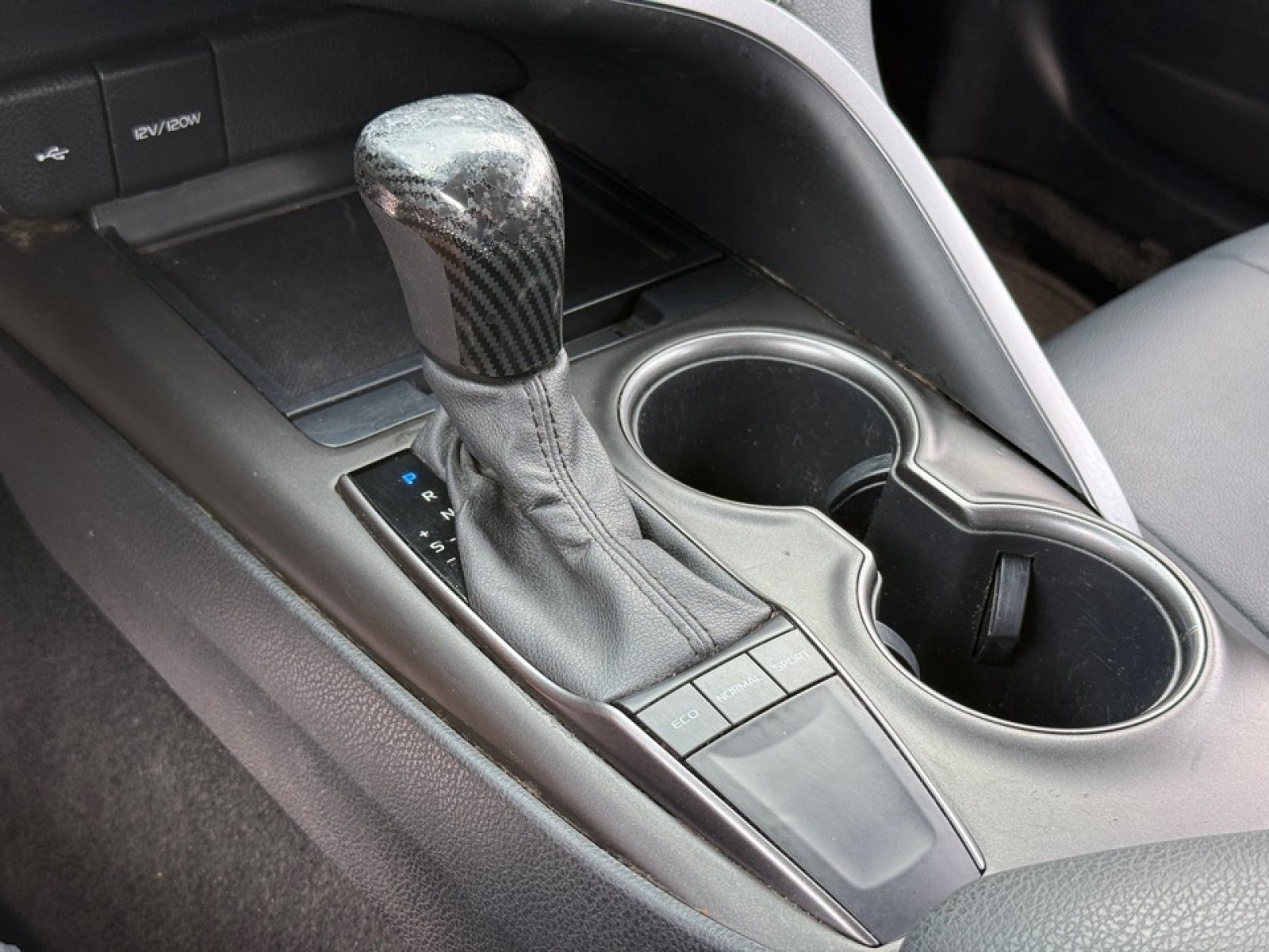 Used 2022 Toyota Camry SE w/ Convenience Package FWD image 16