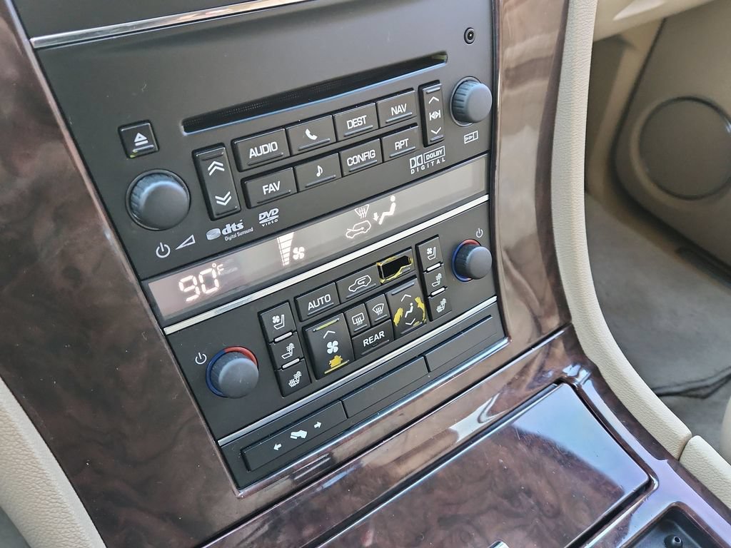 Used 2013 Cadillac Escalade Luxury AWD/4WD image 27