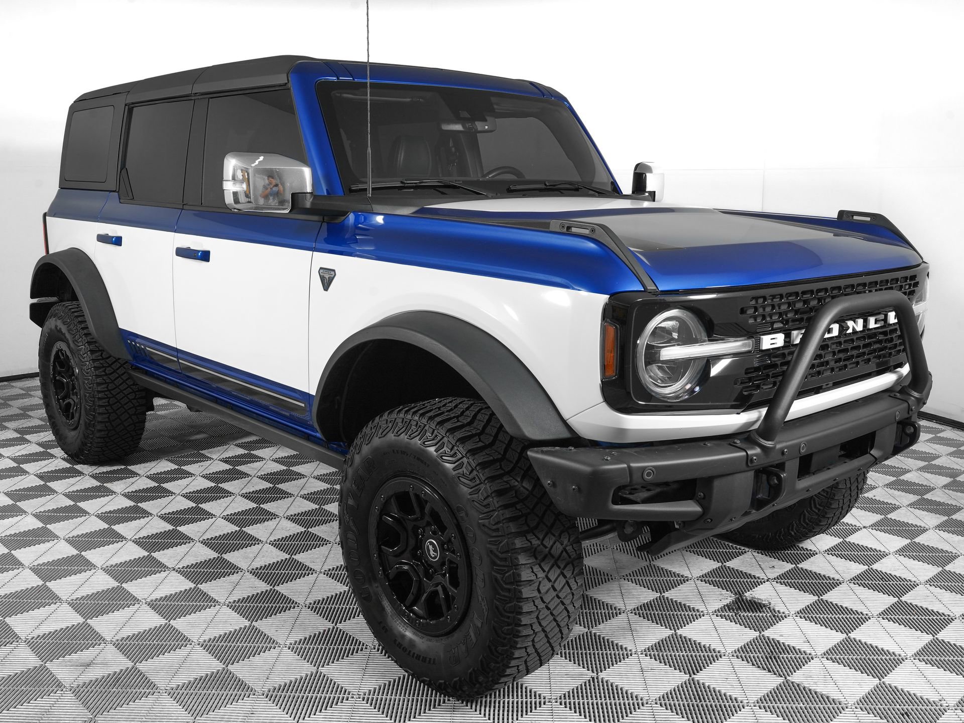 Used 2021 Ford Bronco First Edition AWD/4WD image 2