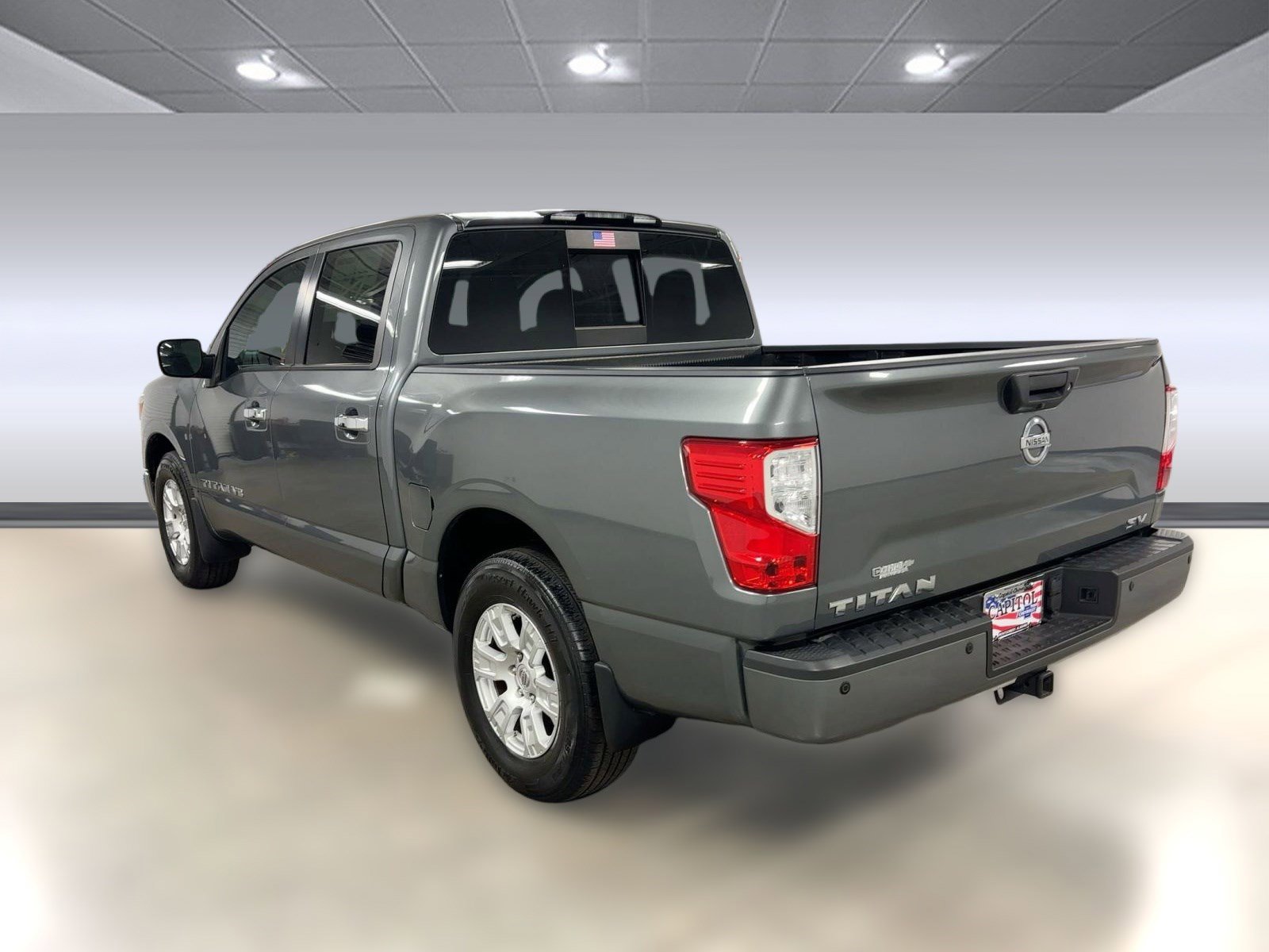 Used 2019 Nissan Titan SV w/ SV Convenience Package image 2