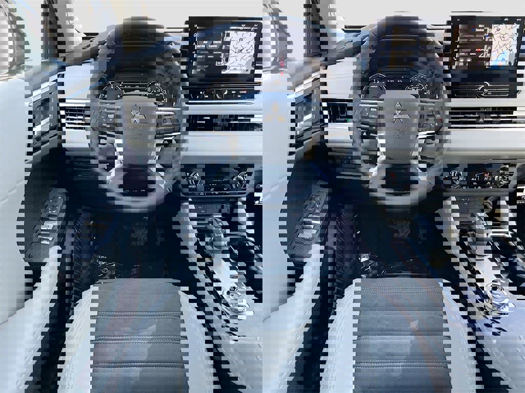 New 2025 Mitsubishi Outlander SE image 22