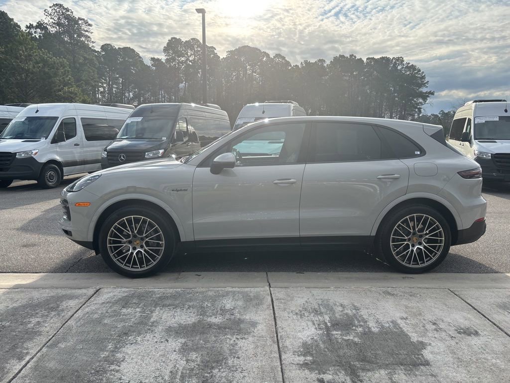 Used 2022 Porsche Cayenne Platinum Edition image 6