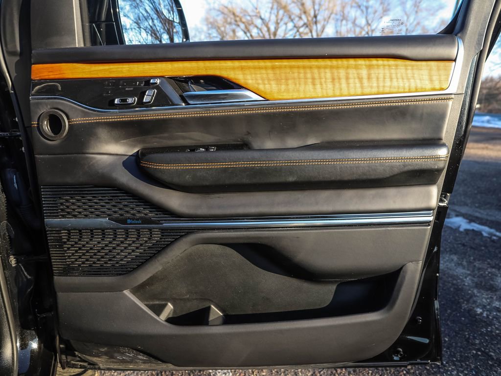 Used 2022 Jeep Grand Wagoneer Series III w/ Rear Seat Video Group 1 image 30