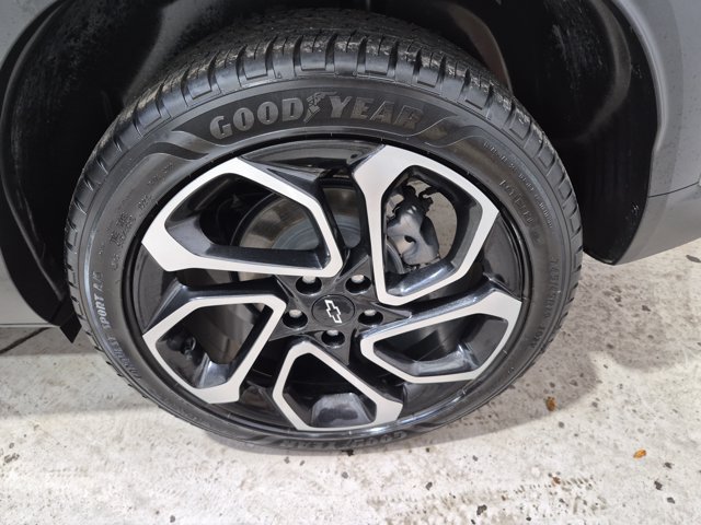 Used 2024 Chevrolet Trax RS w/ Sunroof Package FWD image 29