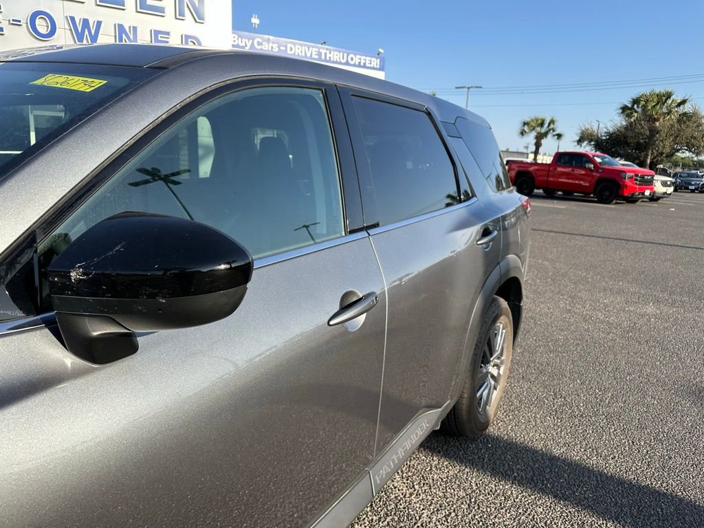 Used 2025 Nissan Pathfinder S image 12