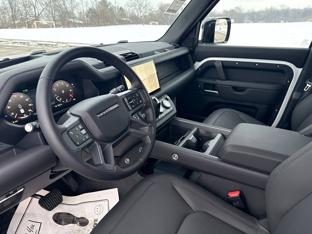Used 2025 Land Rover Defender 130 X-Dynamic SE AWD/4WD image 10