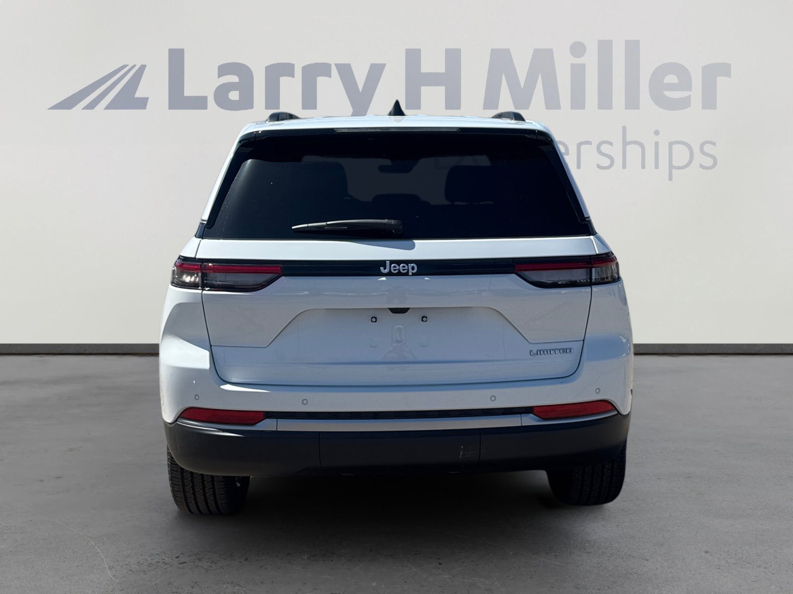 New 2026 Jeep Grand Cherokee Limited RWD image 4