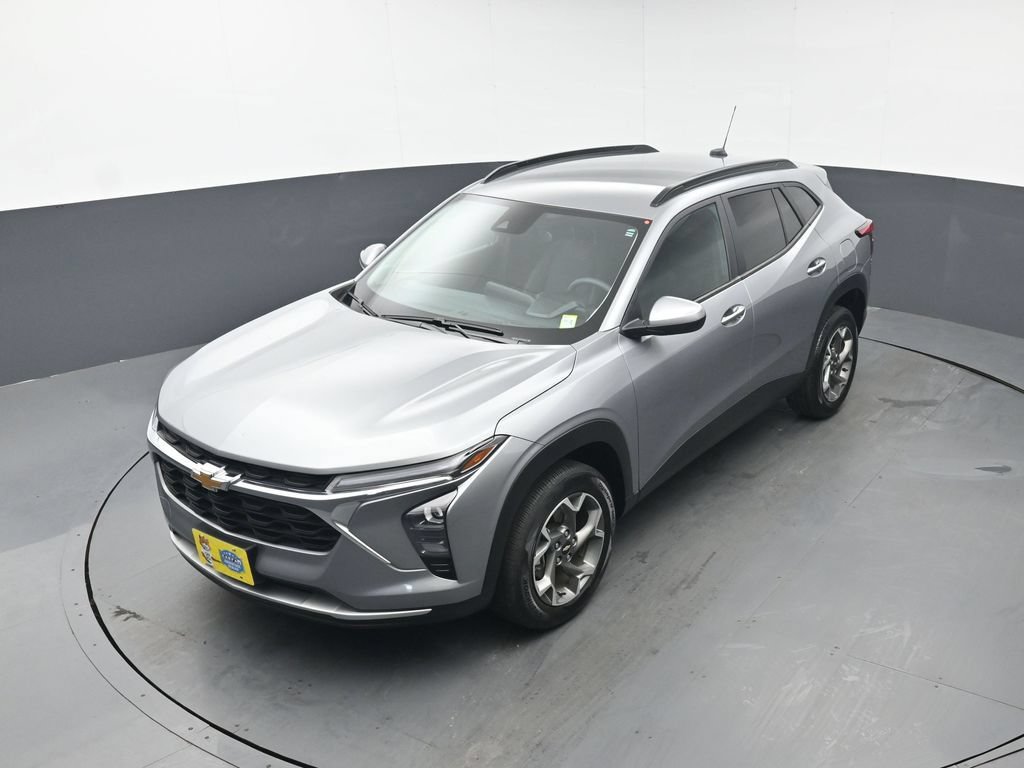 Used 2025 Chevrolet Trax LT FWD image 30