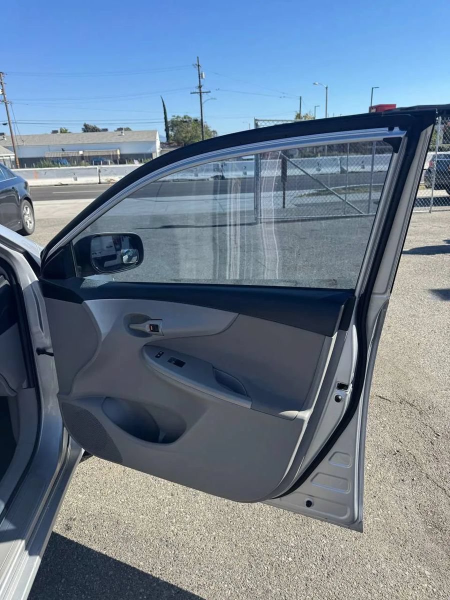 Used 2012 Toyota Corolla LE FWD image 20