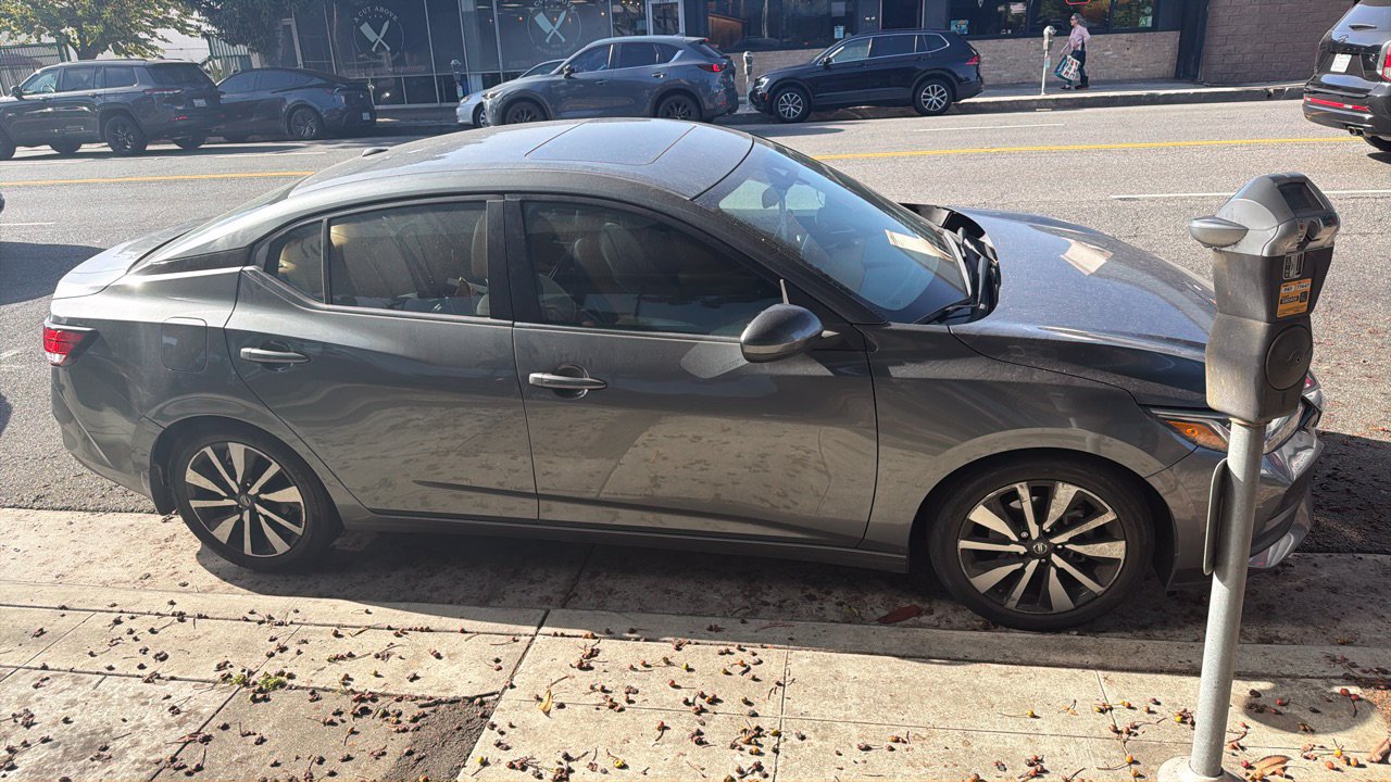 Used 2021 Nissan Sentra SV w/ SV Premium Package FWD image 2
