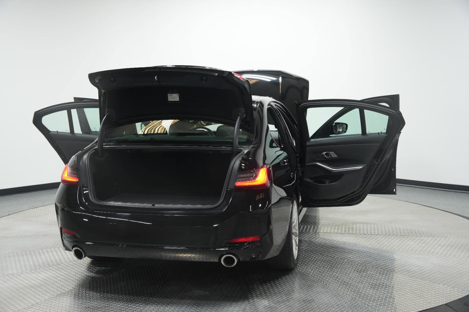 Used 2023 BMW 330e xDrive image 10