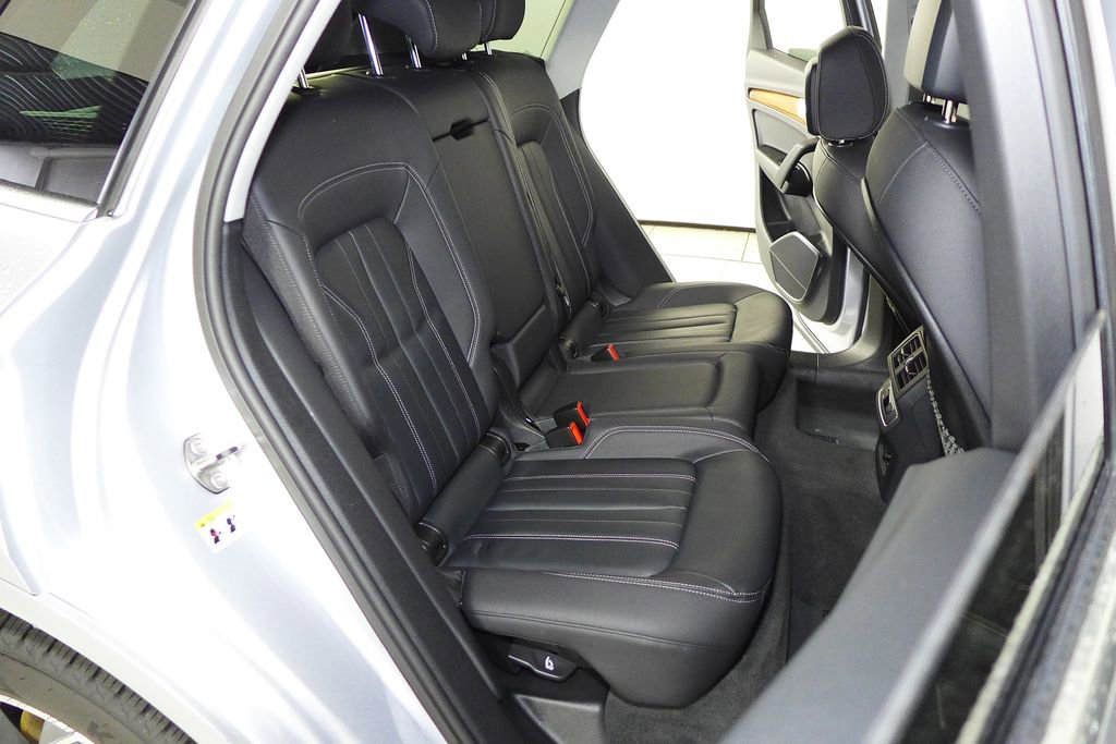 Used 2023 Audi Q5 2.0T Premium w/ Convenience Package image 19