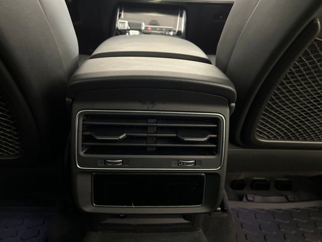 Used 2022 Audi SQ7 Premium Plus w/ SQ7 Executive Package AWD/4WD image 16