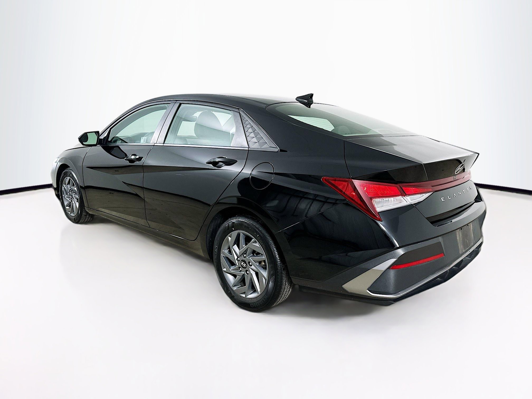 Used 2024 Hyundai Elantra SEL image 8