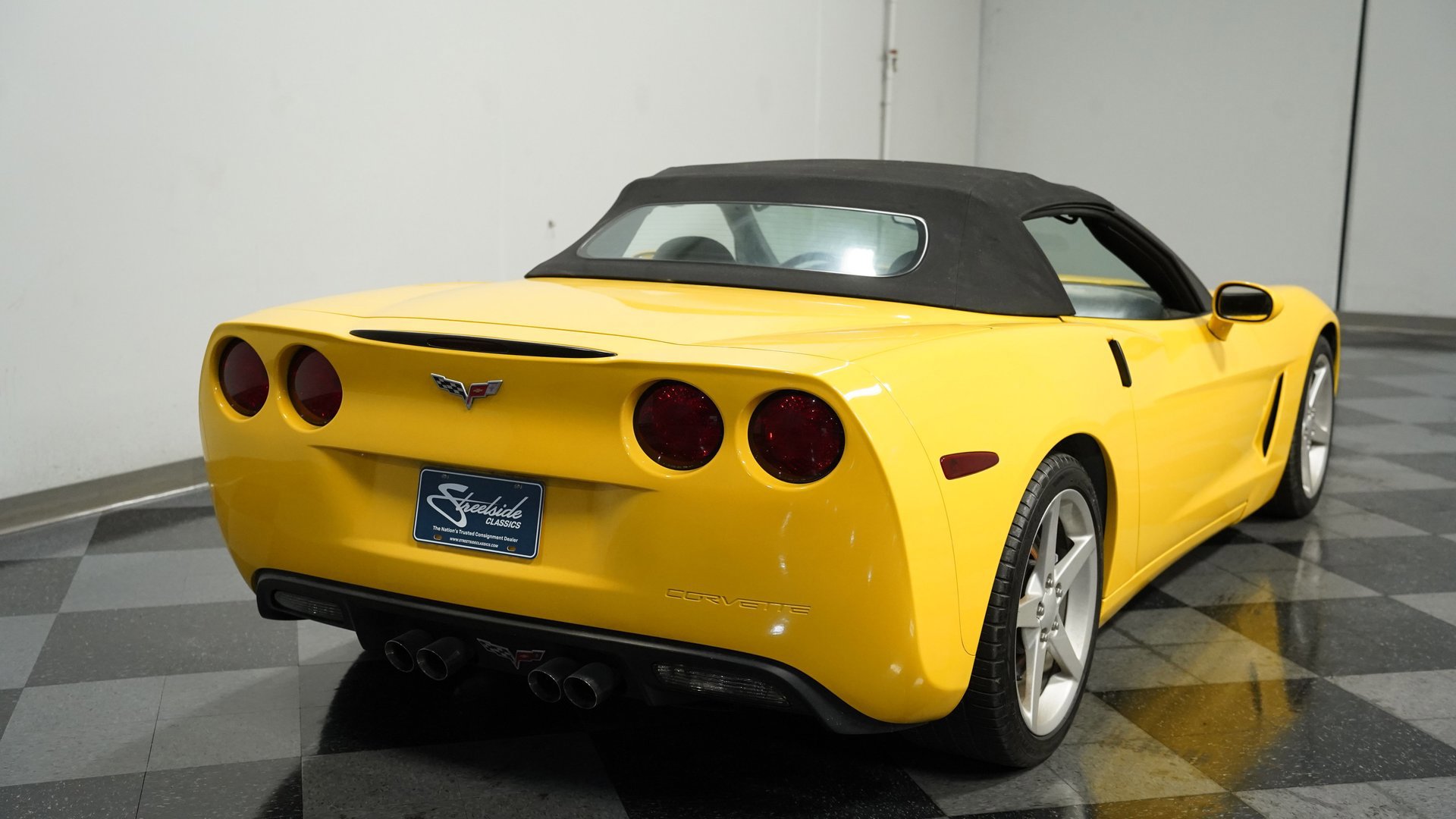 Used 2005 Chevrolet Corvette Convertible w/ Performance Handling Package image 10