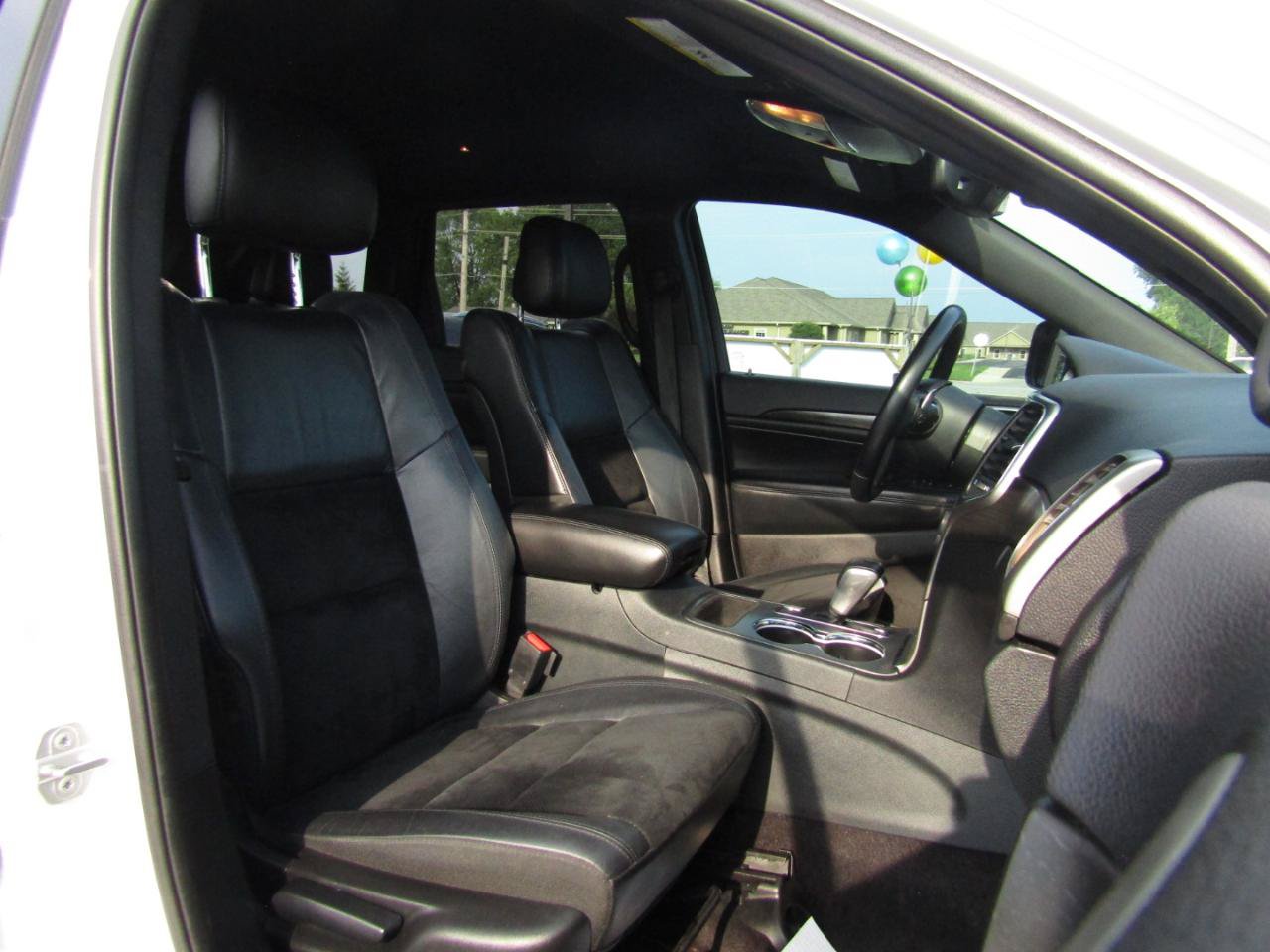 Used 2017 Jeep Grand Cherokee Altitude AWD/4WD image 23