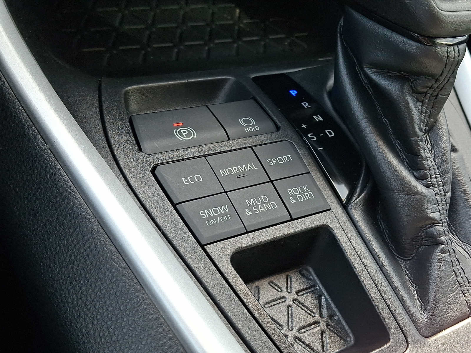 Used 2020 Toyota RAV4 LE w/ All Weather Liner Package AWD/4WD image 22