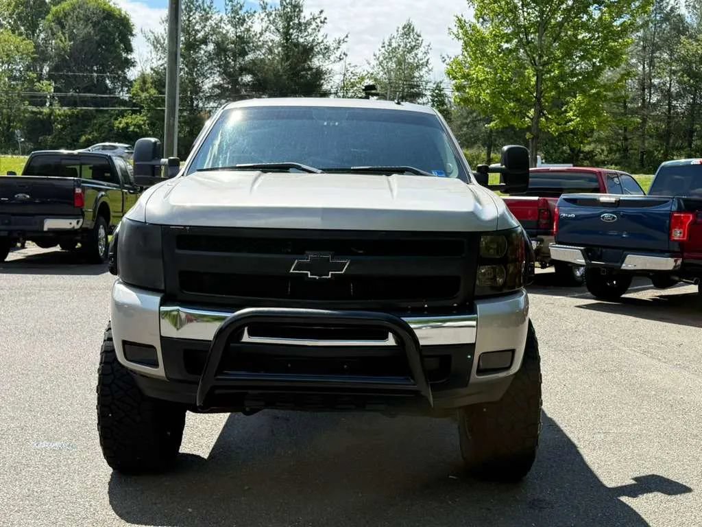 Used 2009 Chevrolet Silverado 1500 LT w/ Power Pack Plus AWD/4WD image 2