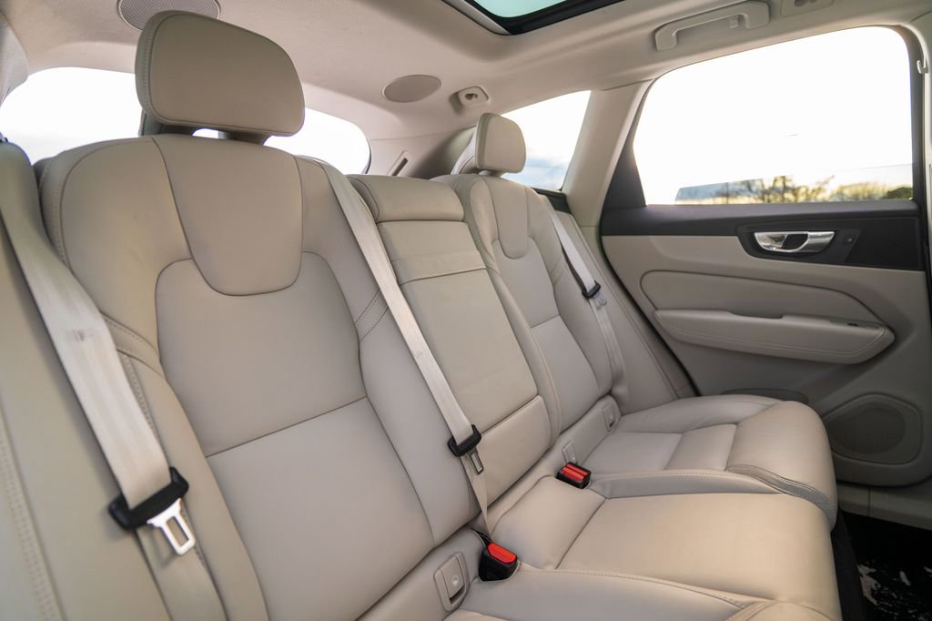 Used 2021 Volvo XC60 T5 Inscription w/ Advanced Package image 32