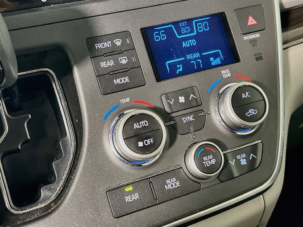 Used 2019 Toyota Sienna XLE FWD image 15