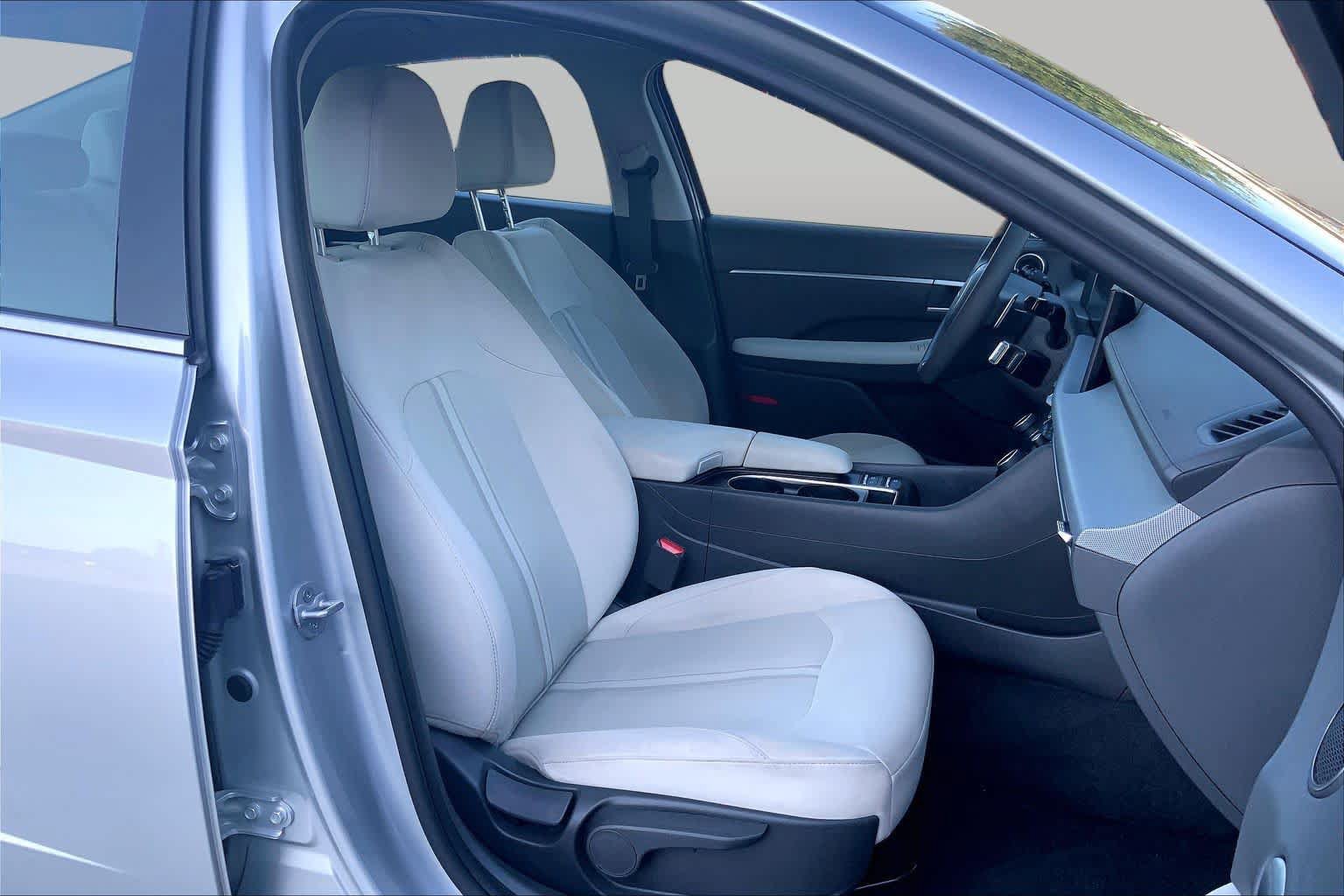 Certified 2025 Hyundai Sonata SEL FWD image 9